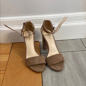Nine West nude heels size 6